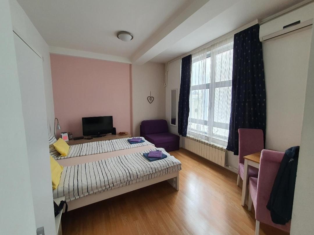 Studio Apartman Ld U Strogom Centru Novi Sad Luaran gambar