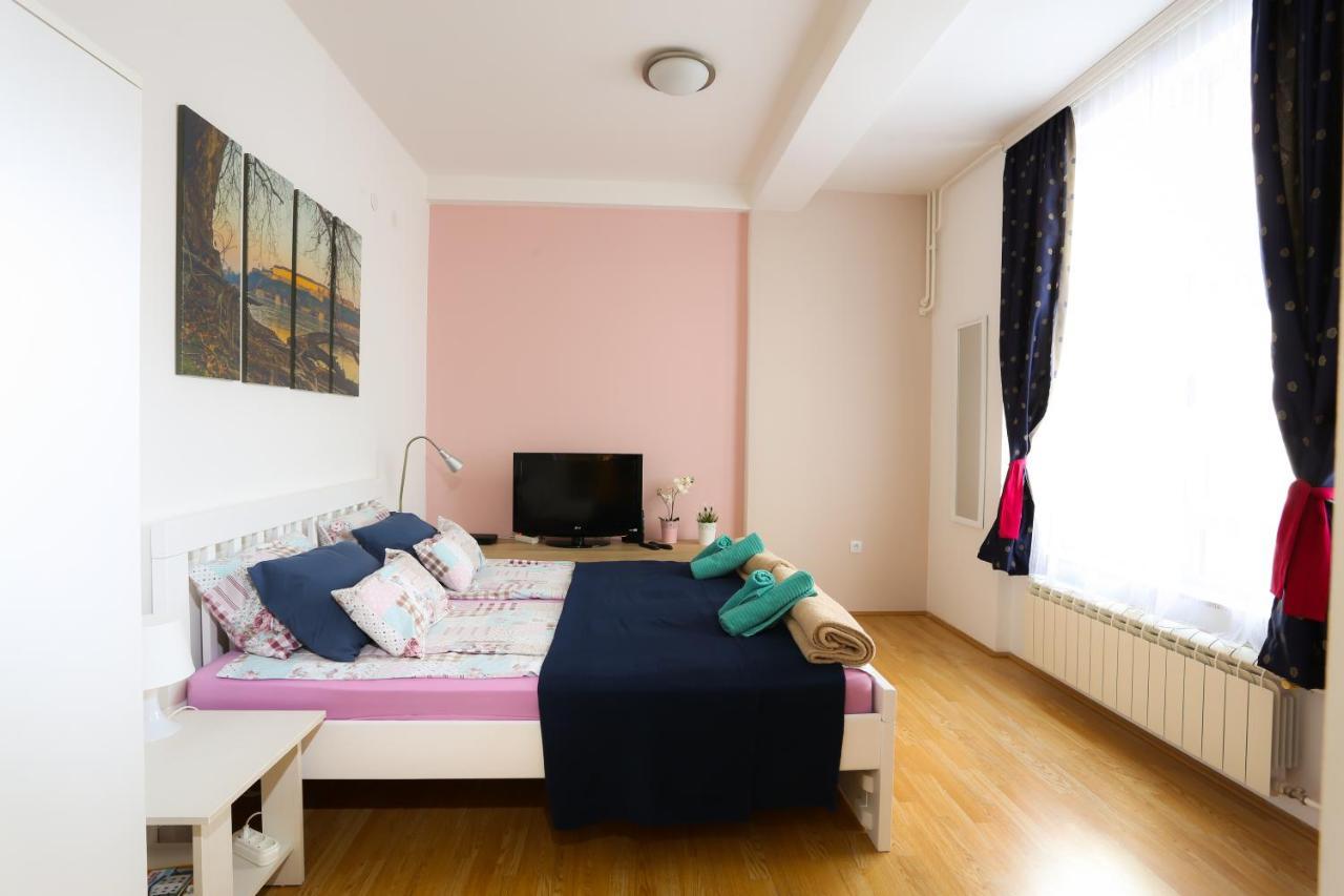 Studio Apartman Ld U Strogom Centru Novi Sad Luaran gambar