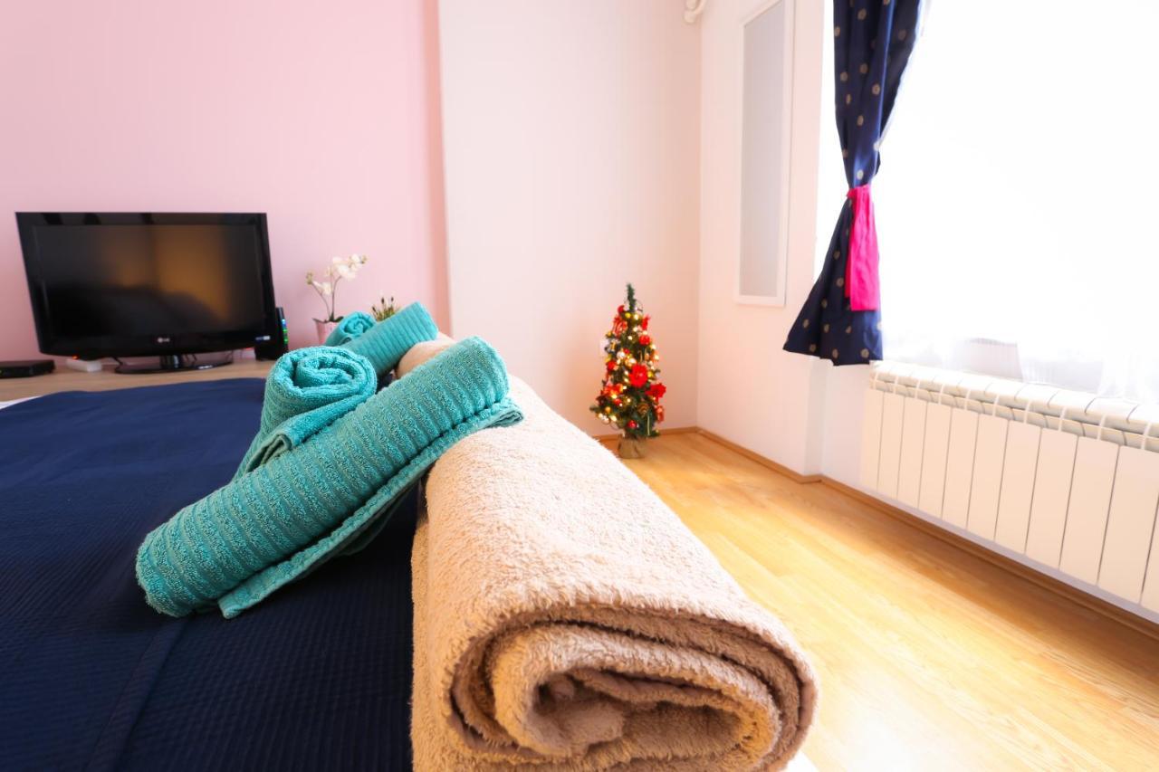 Studio Apartman Ld U Strogom Centru Novi Sad Luaran gambar
