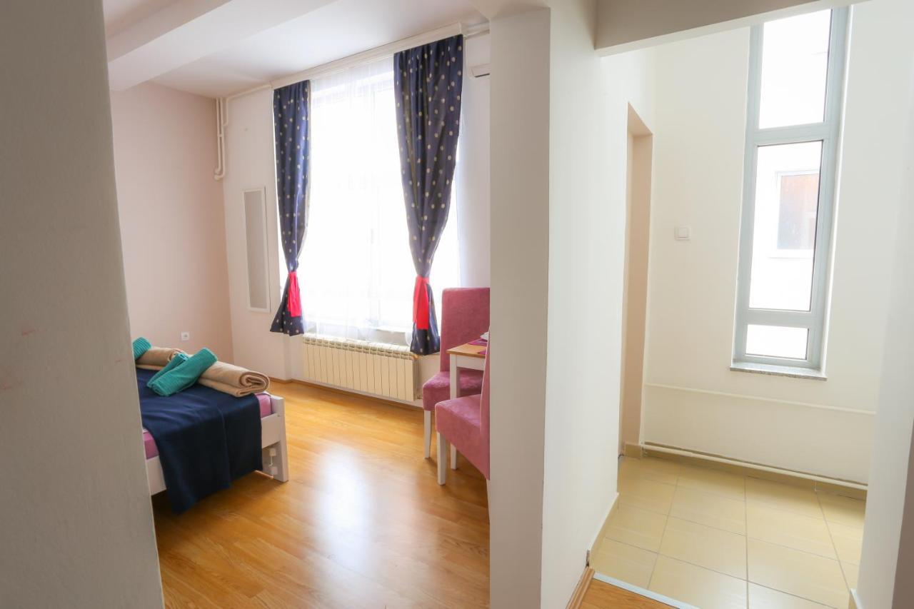 Studio Apartman Ld U Strogom Centru Novi Sad Luaran gambar