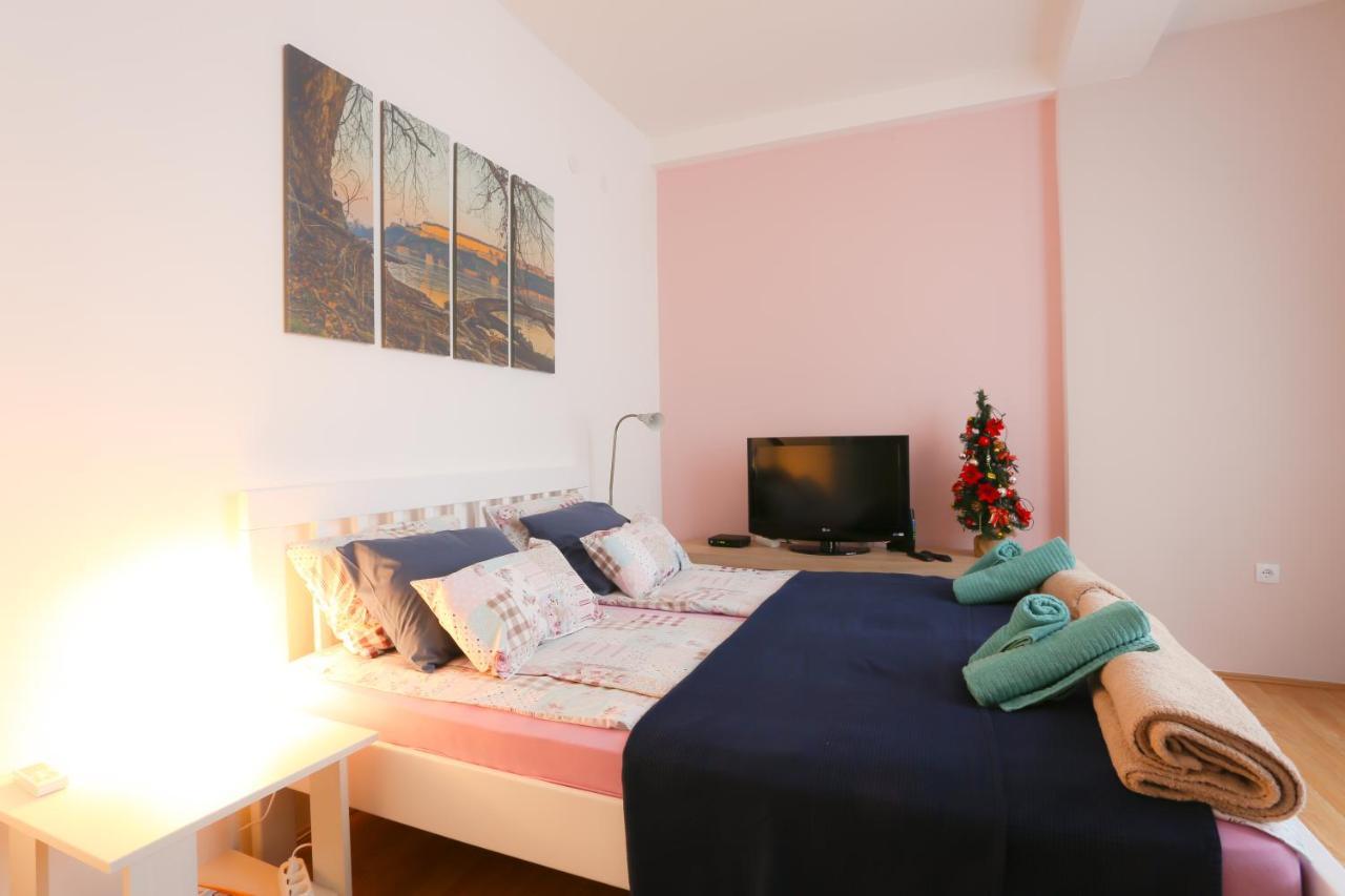 Studio Apartman Ld U Strogom Centru Novi Sad Luaran gambar