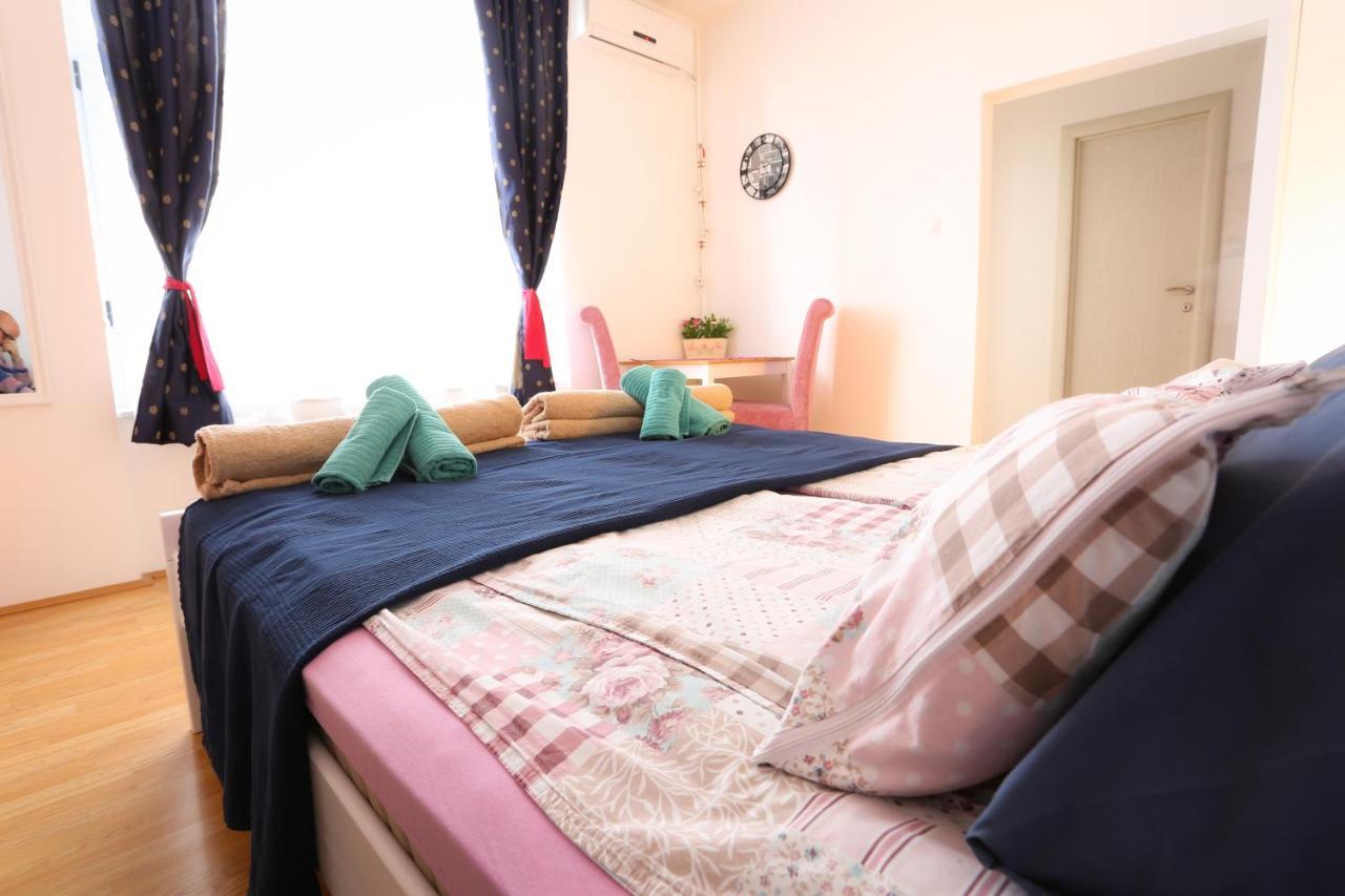 Studio Apartman Ld U Strogom Centru Novi Sad Luaran gambar
