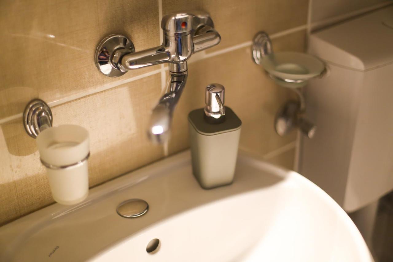 Studio Apartman Ld U Strogom Centru Novi Sad Luaran gambar