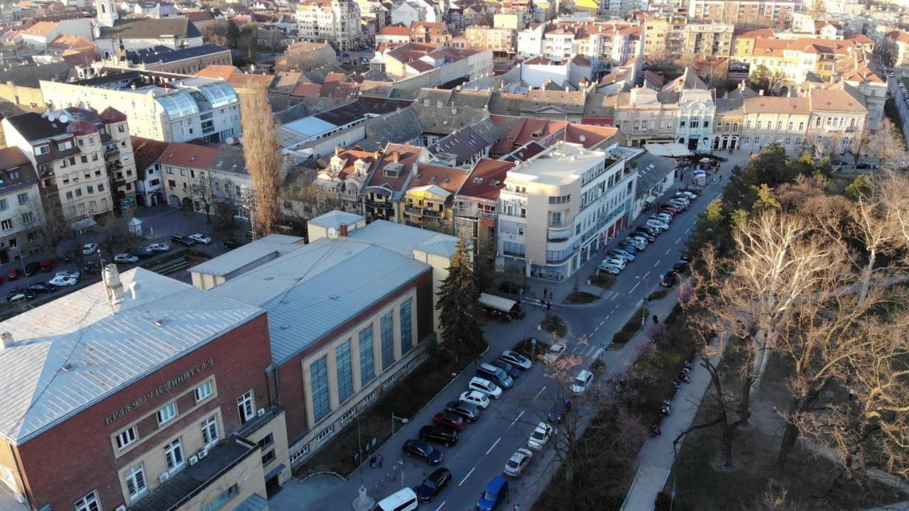 Studio Apartman Ld U Strogom Centru Novi Sad Luaran gambar