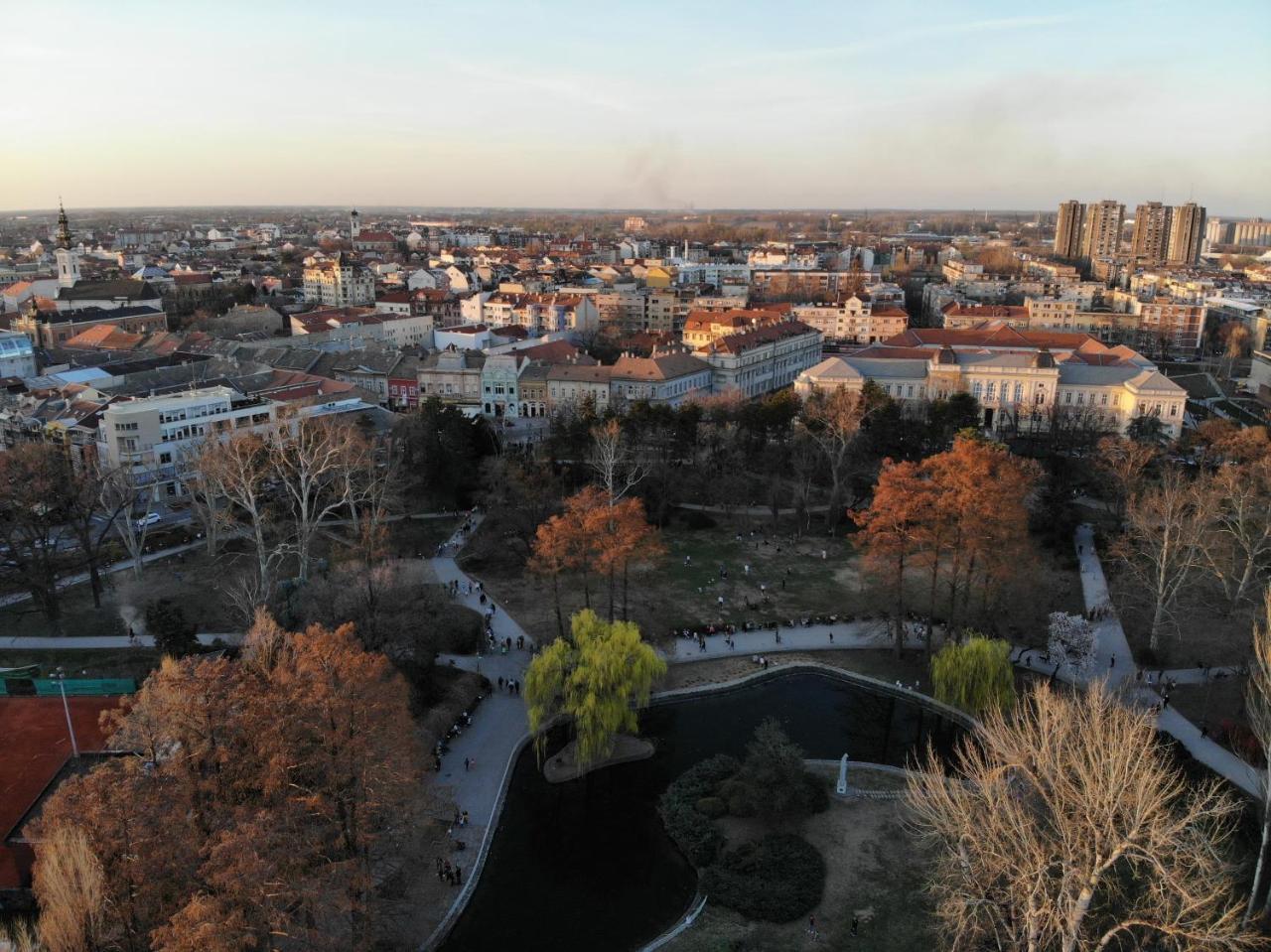 Studio Apartman Ld U Strogom Centru Novi Sad Luaran gambar
