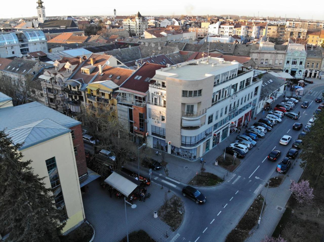 Studio Apartman Ld U Strogom Centru Novi Sad Luaran gambar