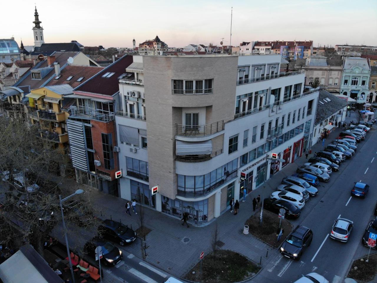 Studio Apartman Ld U Strogom Centru Novi Sad Luaran gambar