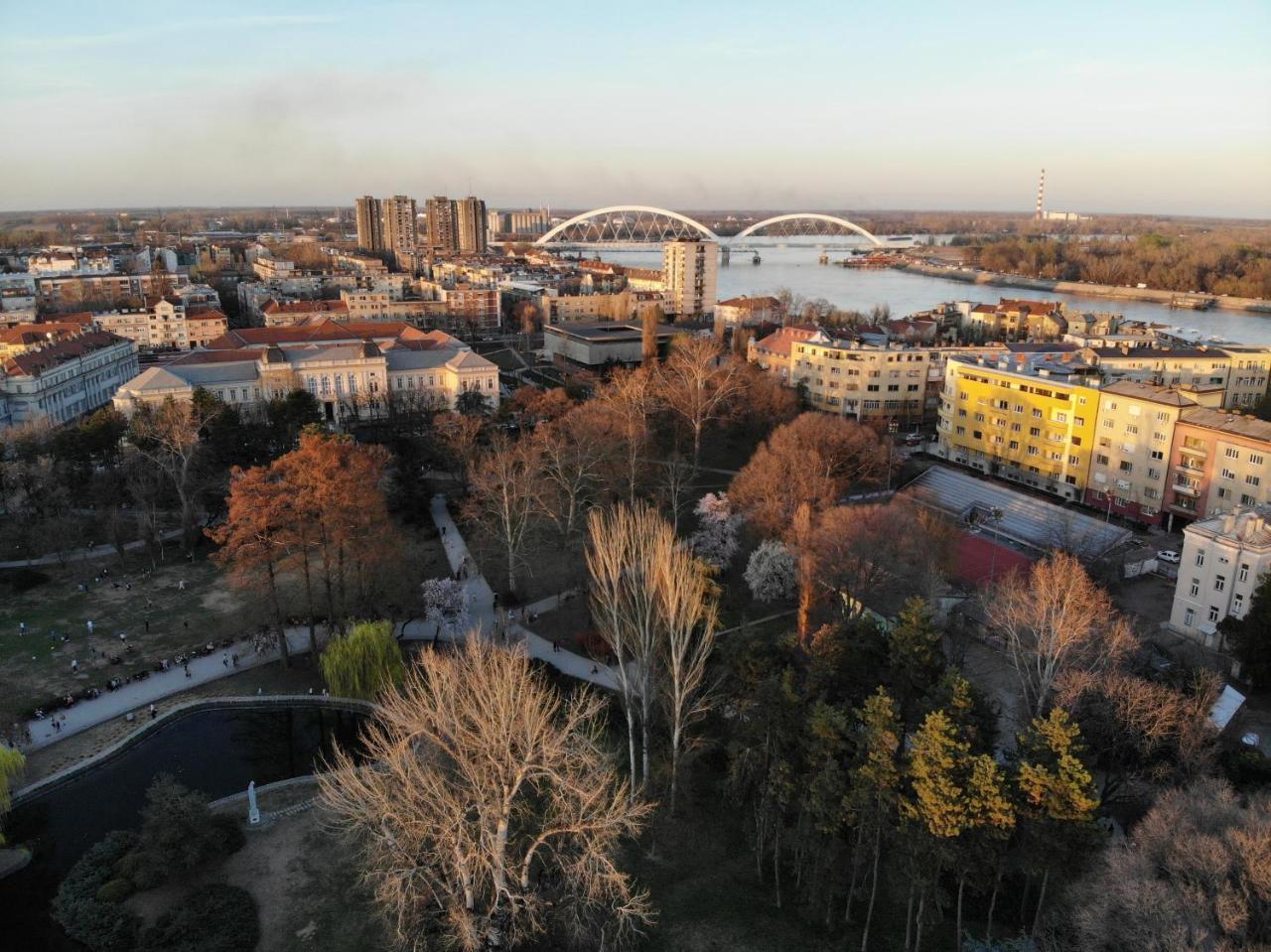 Studio Apartman Ld U Strogom Centru Novi Sad Luaran gambar